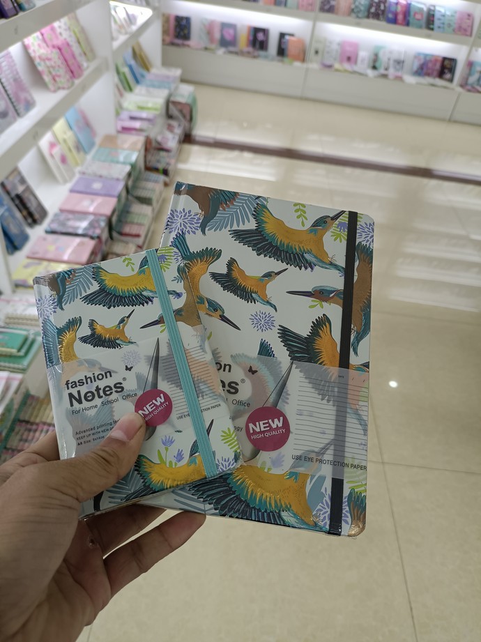 This notebook is not that notebook,it's a kind of paper notebook for writing,not laptop. 