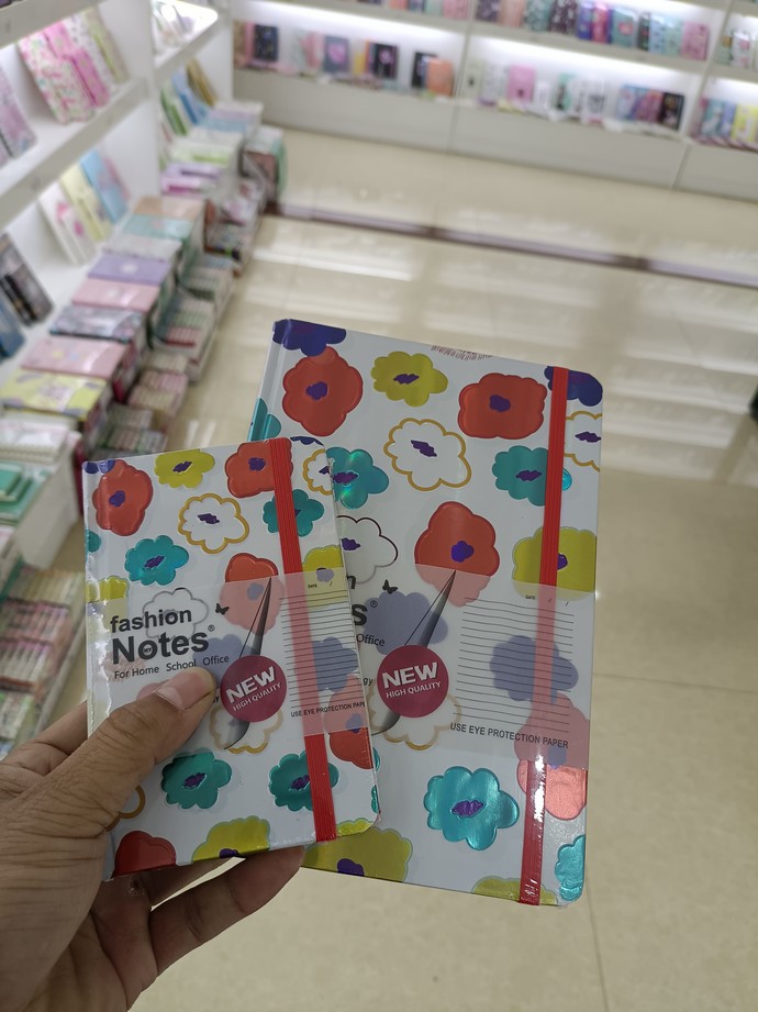 This notebook is not that notebook,it's a kind of paper notebook for writing,not laptop. 